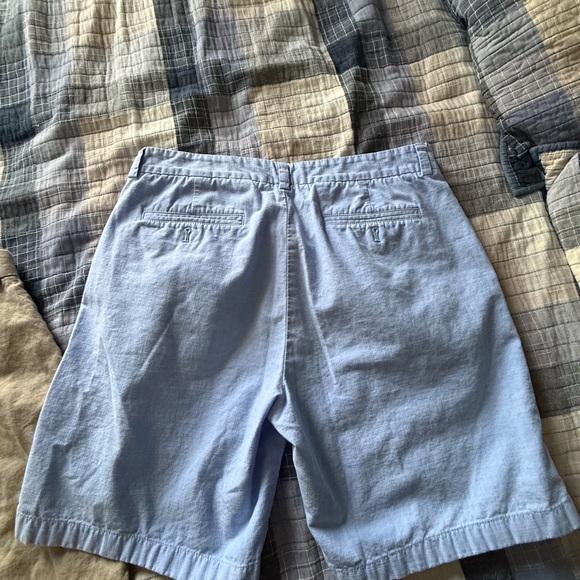 Vineyard Vines Men's Two-Pack Cotton Shorts in Khaki and Light Blue - Picture 4 of 5